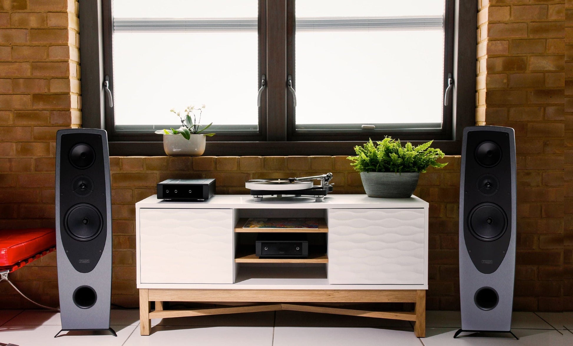Floorstanding speakers Rega Aya