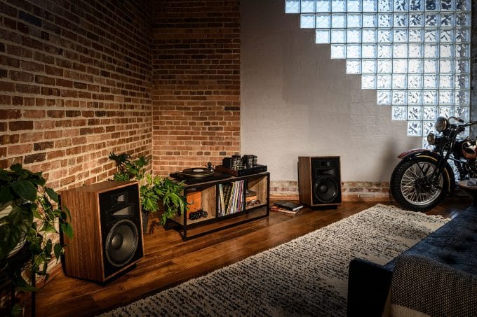 Stereo Silver / Black Klipsch Heresy IV + Yamaha A-S1200 Black Friday Package
